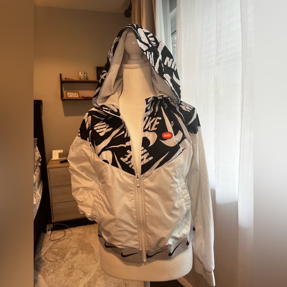 windrunner wind & water repellent hooded jacket